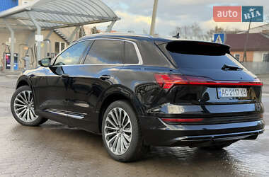 Позашляховик / Кросовер Audi e-tron 2019 в 