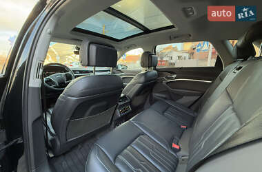 Позашляховик / Кросовер Audi e-tron 2019 в 