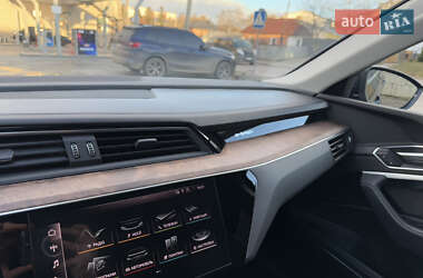 Позашляховик / Кросовер Audi e-tron 2019 в 