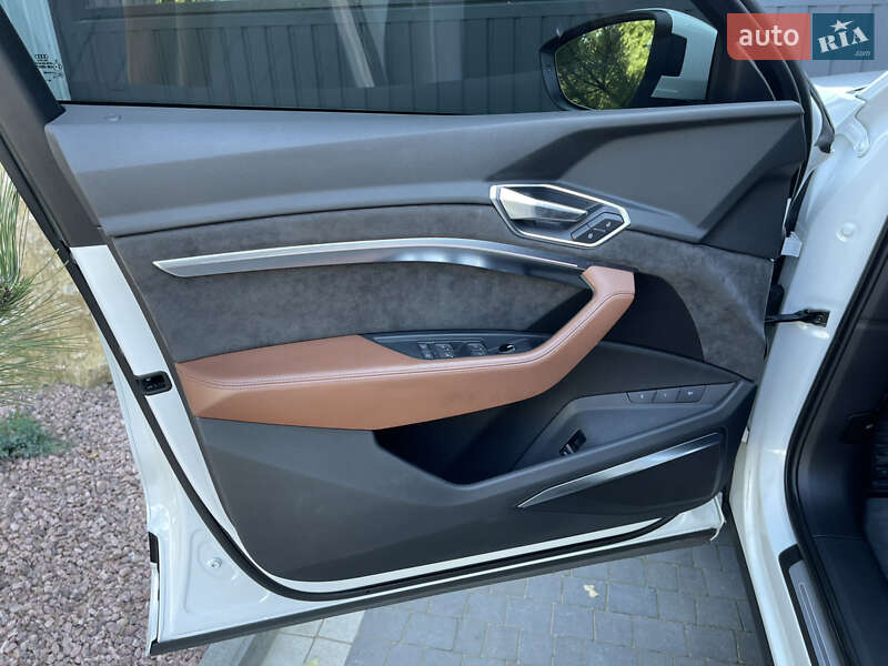 Позашляховик / Кросовер Audi e-tron 2019 в Рівному
