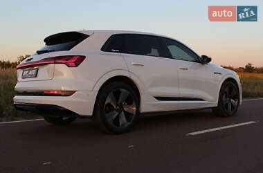 Внедорожник / Кроссовер Audi e-tron 2022 в 