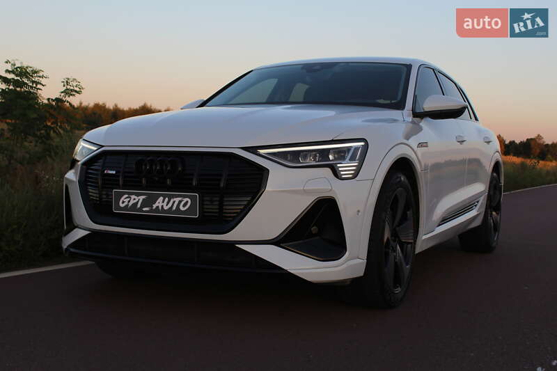 Внедорожник / Кроссовер Audi e-tron 2022 в 