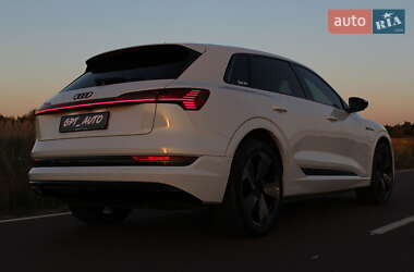 Внедорожник / Кроссовер Audi e-tron 2022 в 