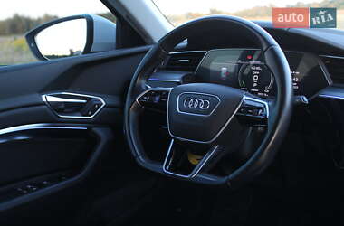 Внедорожник / Кроссовер Audi e-tron 2022 в 