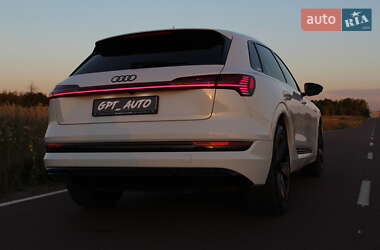 Внедорожник / Кроссовер Audi e-tron 2022 в 
