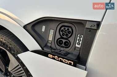 Внедорожник / Кроссовер Audi e-tron 2022 в 