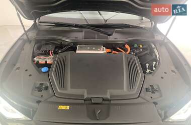 Внедорожник / Кроссовер Audi e-tron 2020 в 