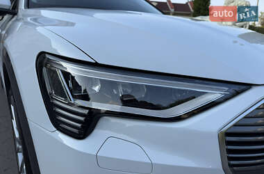 Позашляховик / Кросовер Audi e-tron 2023 в 