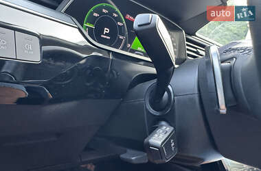 Позашляховик / Кросовер Audi e-tron 2023 в 