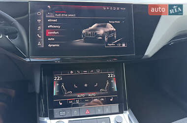 Позашляховик / Кросовер Audi e-tron 2023 в 