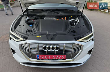 Позашляховик / Кросовер Audi e-tron 2023 в 