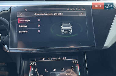 Позашляховик / Кросовер Audi e-tron 2023 в 
