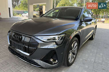 Внедорожник / Кроссовер Audi e-tron 2023 в 