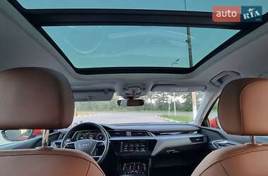 Внедорожник / Кроссовер Audi e-tron 2021 в 