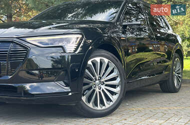 Внедорожник / Кроссовер Audi e-tron 2020 в 