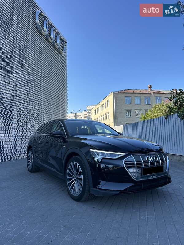 Внедорожник / Кроссовер Audi e-tron 2021 в 