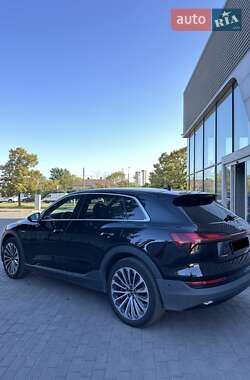 Внедорожник / Кроссовер Audi e-tron 2021 в 