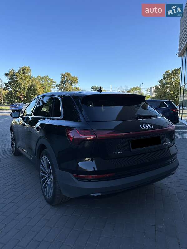 Внедорожник / Кроссовер Audi e-tron 2021 в Киеве фото 13 Внедорожник / Кроссовер Audi e-tron 2021 в Киеве