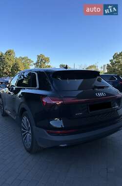 Внедорожник / Кроссовер Audi e-tron 2021 в 