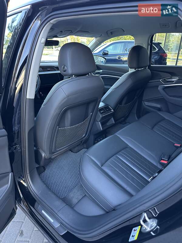 Внедорожник / Кроссовер Audi e-tron 2021 в Киеве фото 23 Внедорожник / Кроссовер Audi e-tron 2021 в Киеве