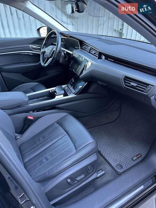 Внедорожник / Кроссовер Audi e-tron 2021 в Киеве фото 28 Внедорожник / Кроссовер Audi e-tron 2021 в Киеве