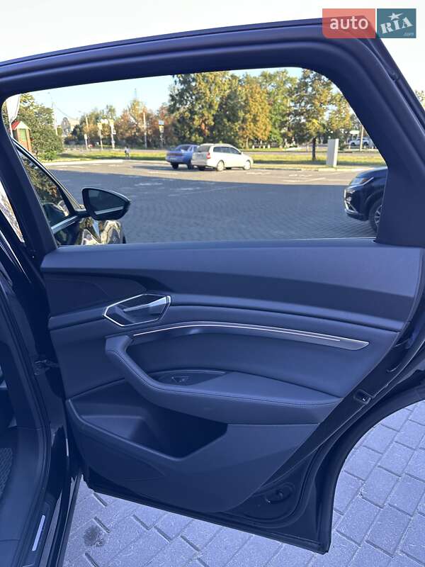 Внедорожник / Кроссовер Audi e-tron 2021 в Киеве фото 30 Внедорожник / Кроссовер Audi e-tron 2021 в Киеве