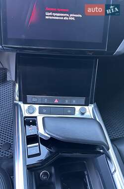 Внедорожник / Кроссовер Audi e-tron 2021 в 