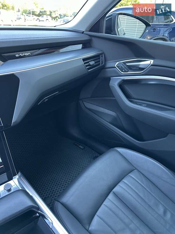 Внедорожник / Кроссовер Audi e-tron 2021 в Киеве фото 39 Внедорожник / Кроссовер Audi e-tron 2021 в Киеве