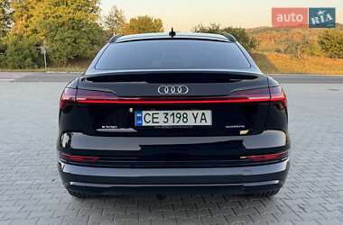 Позашляховик / Кросовер Audi e-tron 2022 в 