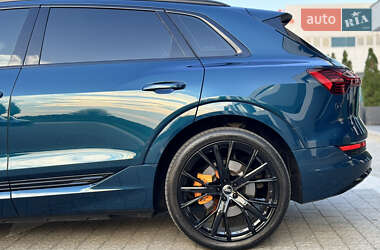 Внедорожник / Кроссовер Audi e-tron 2022 в 