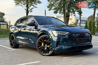 Внедорожник / Кроссовер Audi e-tron 2022 в 