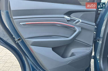 Внедорожник / Кроссовер Audi e-tron 2022 в 