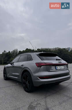 Внедорожник / Кроссовер Audi e-tron 2022 в 
