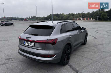 Внедорожник / Кроссовер Audi e-tron 2022 в 