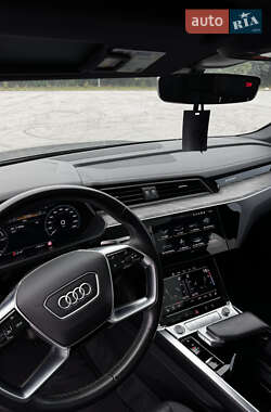 Внедорожник / Кроссовер Audi e-tron 2022 в 