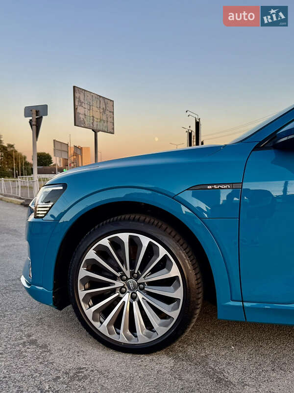 Внедорожник / Кроссовер Audi e-tron 2019 в Киеве