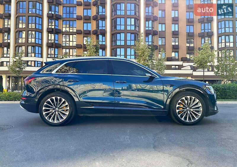 Внедорожник / Кроссовер Audi e-tron 2018 в Киеве