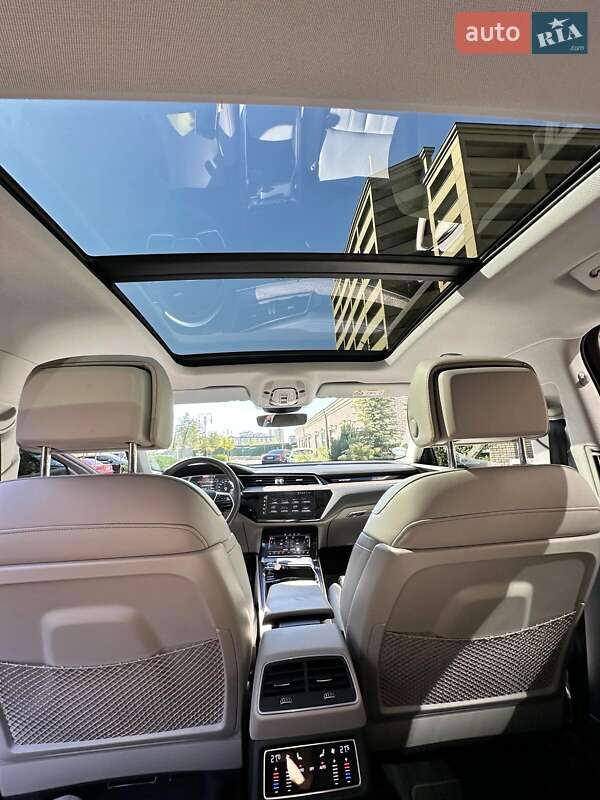 Внедорожник / Кроссовер Audi e-tron 2018 в Киеве