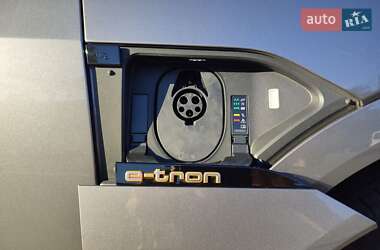 Внедорожник / Кроссовер Audi e-tron 2021 в 