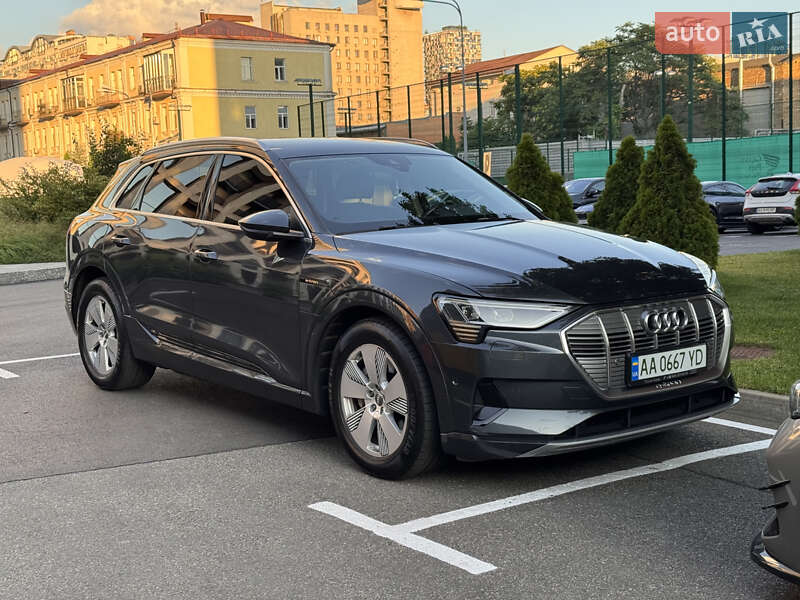 Внедорожник / Кроссовер Audi e-tron 2019 в Киеве