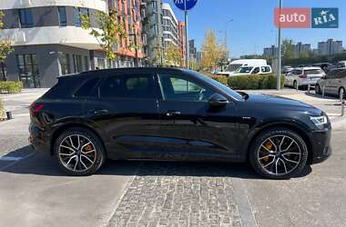Внедорожник / Кроссовер Audi e-tron 2020 в 