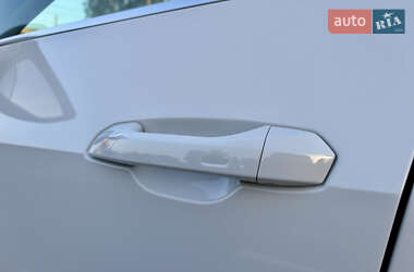 Внедорожник / Кроссовер Audi e-tron 2024 в 