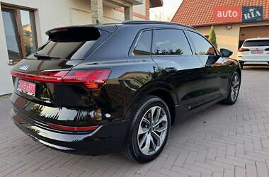 Внедорожник / Кроссовер Audi e-tron 2021 в 