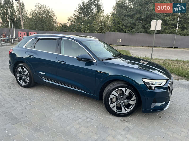 Позашляховик / Кросовер Audi e-tron 2020 в Дніпрі