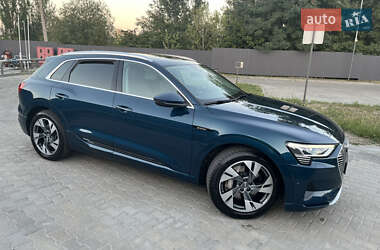 Внедорожник / Кроссовер Audi e-tron 2020 в 