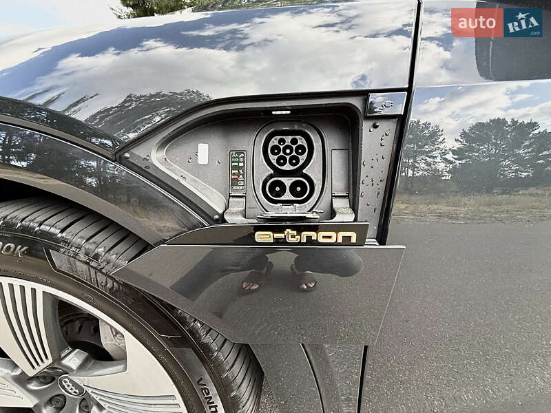 Внедорожник / Кроссовер Audi e-tron 2019 в Киеве
