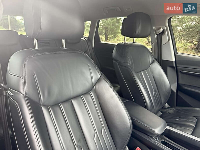 Внедорожник / Кроссовер Audi e-tron 2019 в Киеве