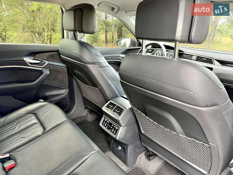 Внедорожник / Кроссовер Audi e-tron 2019 в Киеве