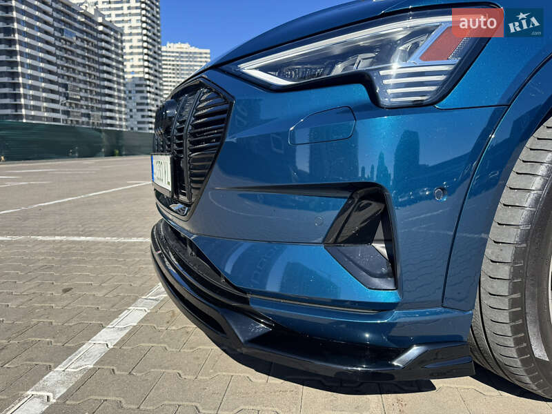 Позашляховик / Кросовер Audi e-tron 2019 в Києві фото 29 Позашляховик / Кросовер Audi e-tron 2019 в Києві
