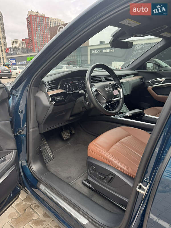 Позашляховик / Кросовер Audi e-tron 2019 в Києві фото 31 Позашляховик / Кросовер Audi e-tron 2019 в Києві